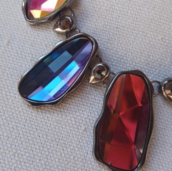 Gorgeous Edgy Oil Spill Multicolor Multifaceted Eyecatching Statement Necklace - Picture 9 of 12